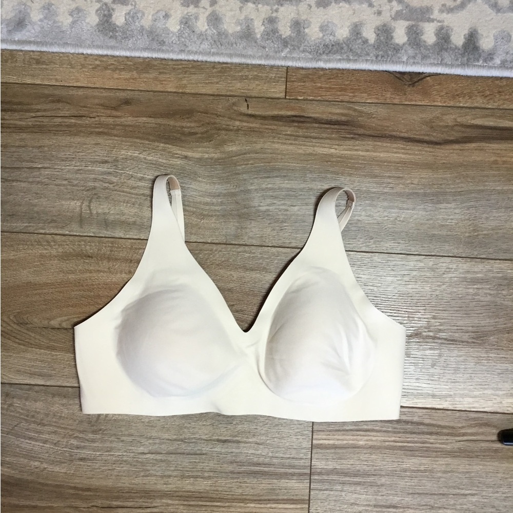 Knix Revolution seamless removable cups V-Neck Bra - Picture 4 of 9